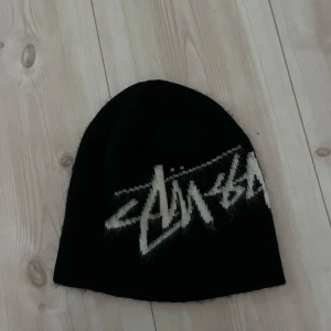 stüssy mössa  - helt oanvänd säljer för jag ej gillar passformen. 