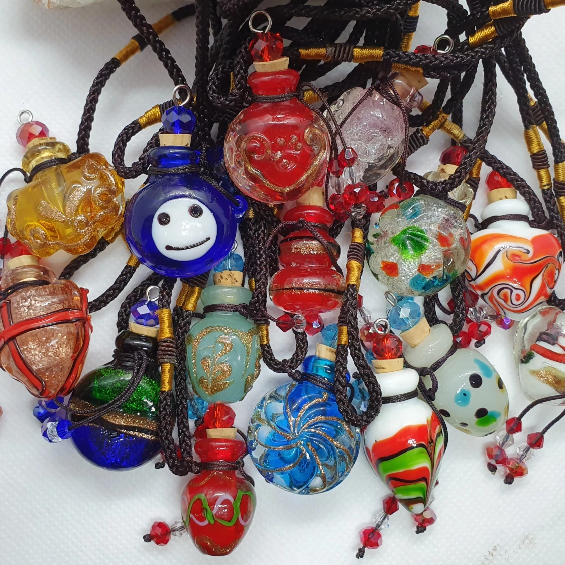 Unik målad & pyntad flaska i porslin/glas - 92