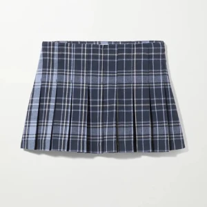 Rutig minikjol - Supersnygg gossip girl inspirerad kjol som passar perfekt nu till hösten med en stickad tröja och boots!🤍