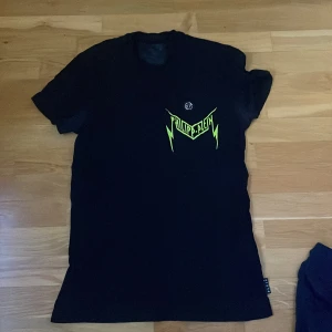 Philipp plein  - Philipp plein t-shirt i fint skick i storlek M Nypris 3000  Mitt pris:500kr
