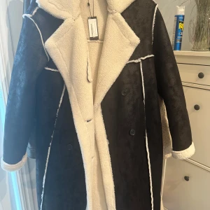 Kappa - Kappa från prettylittlething, med prislapp. Storlek uk 6. Ny, oanvänd. 