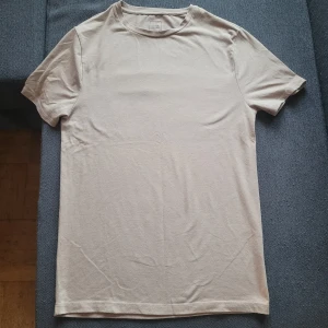 Tshirt  - Väl använt skick