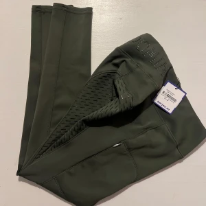 Ridtajts  - Helt nya strl 150  Militärgröna ridtajts 