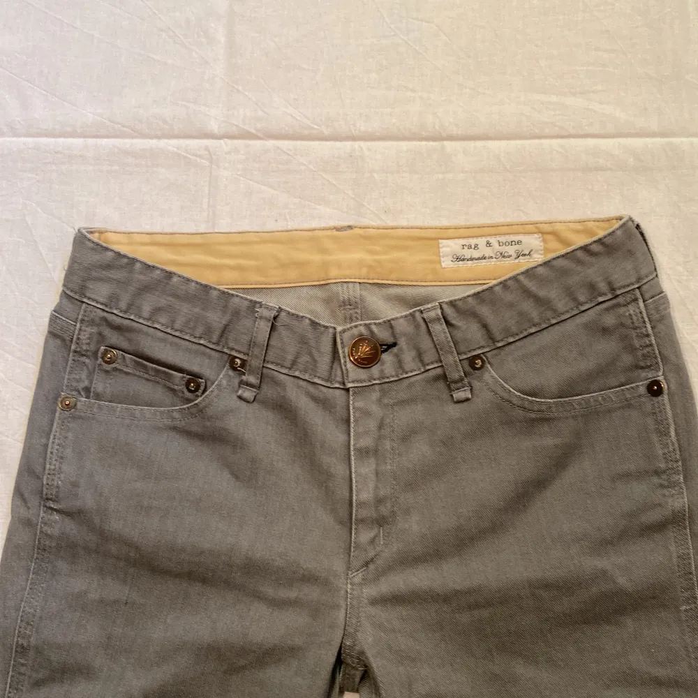 Rag and bone jeans - Handgjorda - Storlek 27 - Passar ca 164-170 cm - Obs: små fickor. Jeans & Byxor.