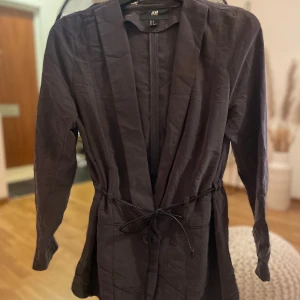 Kavaj  - En lite tunnare kavajslaget är super söt och är i bra skick 