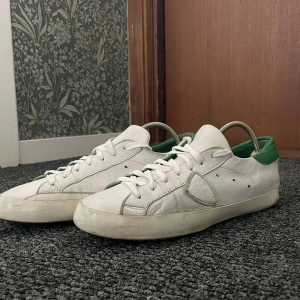 Philip Modell skor  - Hej! Säljer ett par Philip modell skor då jag har köpt andra skor. Dom har mycket kvar att ge. Priset är inte hugget tar även emot byten:)