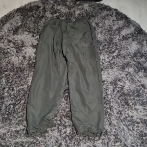 Cargobyxor - Asskönt cargobyxor för vintern dem värmer riktigt bra. Den har stora fickor.