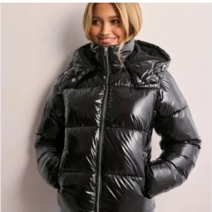 Vinterjacka - Vinterjacka från Nelly som ny, använd ca 3 gånger. St xxs men passar s