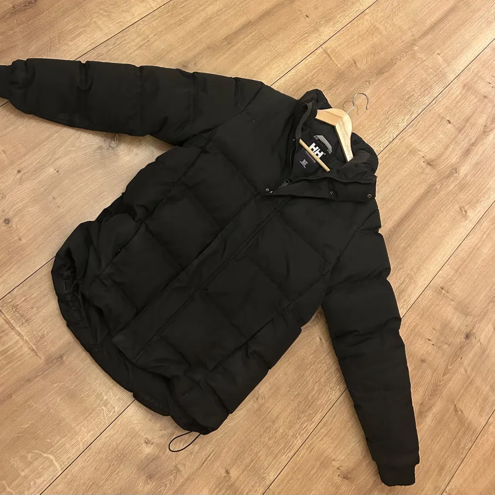 Helly Hansen vinterjacka i väldigt fint skick strl S (nypris 2000kr+). Jackor.