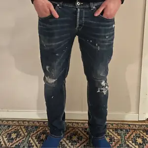 Säljer nu dessa extremt feta Dondup George slim fit jeans i storlek 33. Skick 9/10 extremt bra skick. Skriv för frågor!