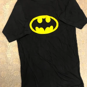 Batman T Shirt  - Stlk kvar M , L ,XL och XXL Finns fler kvar, samma frakt  99kr/st  100% bomull 
