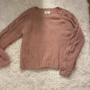 Rosa stickad tröja - Jättebra skick! Storlek M men passar även S 🎀