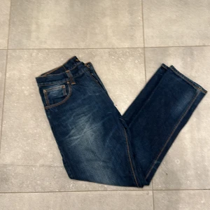 Nudie jeans  - Nudie Jeans precis som nya skick 9/10 