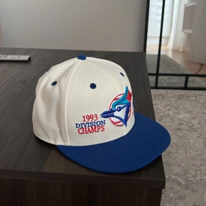 Fitted keps  - Fet fitted keps från hatstore  Nypris 800kr