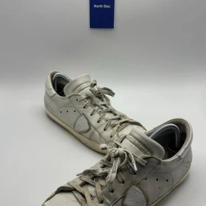 Philippe model - Helt ok skick. Riktigt feta köpt i butik ny pris 3800kr +. Obs vid snabb affär så söner jag priset 