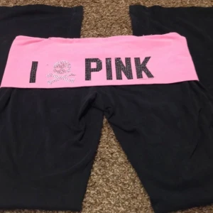 search post  - UPDATE: HITTADE DOM!!! Letar inte längre              SKRIV TILL MIG OM DU HAR DESSA OCH VILL SÄLJA DEM TILL MIG! KÖP INTE ANNONSEN, SÄLJER EJ! kan även byta, har en stor mcbling kollektion med kläder as seen on pinterest :)