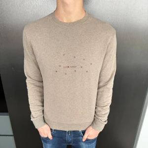 Saint Laurent tröja - Saint Laurent tröja | storlek S | skick: fint skick | jag är 180 och väger 68kg | Hör gärna av dig vid frågor och funderingar!