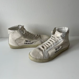 Yves Saint Laurent skot - YSL skor. Storlek 41. Skick 8/10.  Pris: 1700kr✅ Vid övriga frågor bara skriv! 