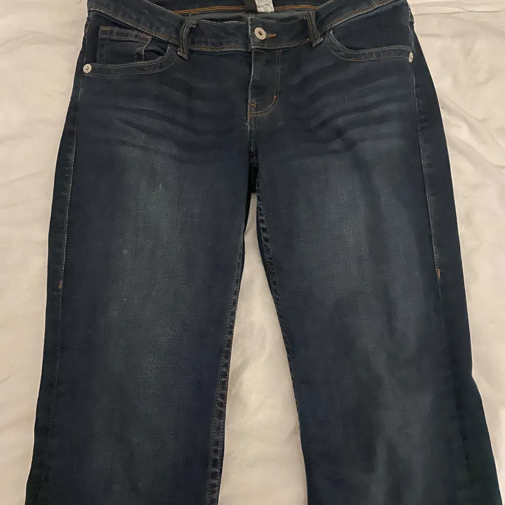 Säljer dem eftersom har ingen användning av dem men dem är sköna och snygga. Storlek L men har tvättat dem flera gånger så dem har grymt och blivit typ M S storlek . Jeans & Byxor.