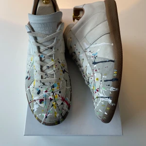 Maison Margiela GAT - Maison Margiela ”splatter gats”. Toppen skick, dustbags och allt OG medkommer.