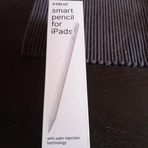 iPAD Celly Pencil  - Inköpt för ca 500kr.  Endast öppnat förpackningen, aldrig testad.  Kompatibel med en hel del olika iPAD modeller.  Kompatibilitet: iPad 6th / 7th / 8th / 9th / 10th generation iPad Air 3rd / 4th / 5th generation iPad Mini 5th / 6th generation iad PRo