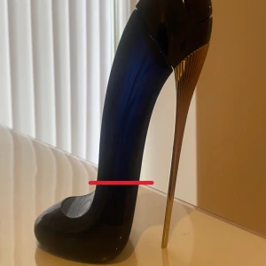 Carolina Herrera Good Girl EDP - Otroligt god och populär parfym från Carolina Herrera. Röda strecket visar hur mycket som är kvar.