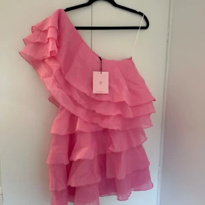 Volang klänning  - Jätte fin klänning från ett fint märke från usa (hello Molly)  Köptes för 1035kr💕