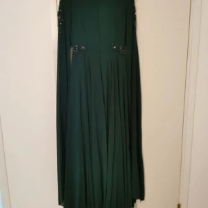 Fest klänning  - Använd endast en gång köpt i Turkiet 