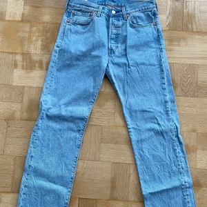 Levi's jeans - Jeans med stright fit storlek 32/32 använda två gånger