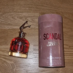 Jean Paul Gaultier Scandal Edp 80ml - Sprayad kanske 4 gånger. Annars helt ny