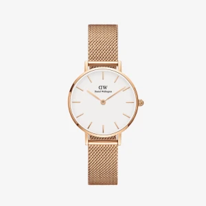 Roséguldfärgad klocka från Daniel Wellington - Säljer en  klocka från Daniel Wellington i roséguld med en vit urtavla. Den har knappt används och är som ny!💓