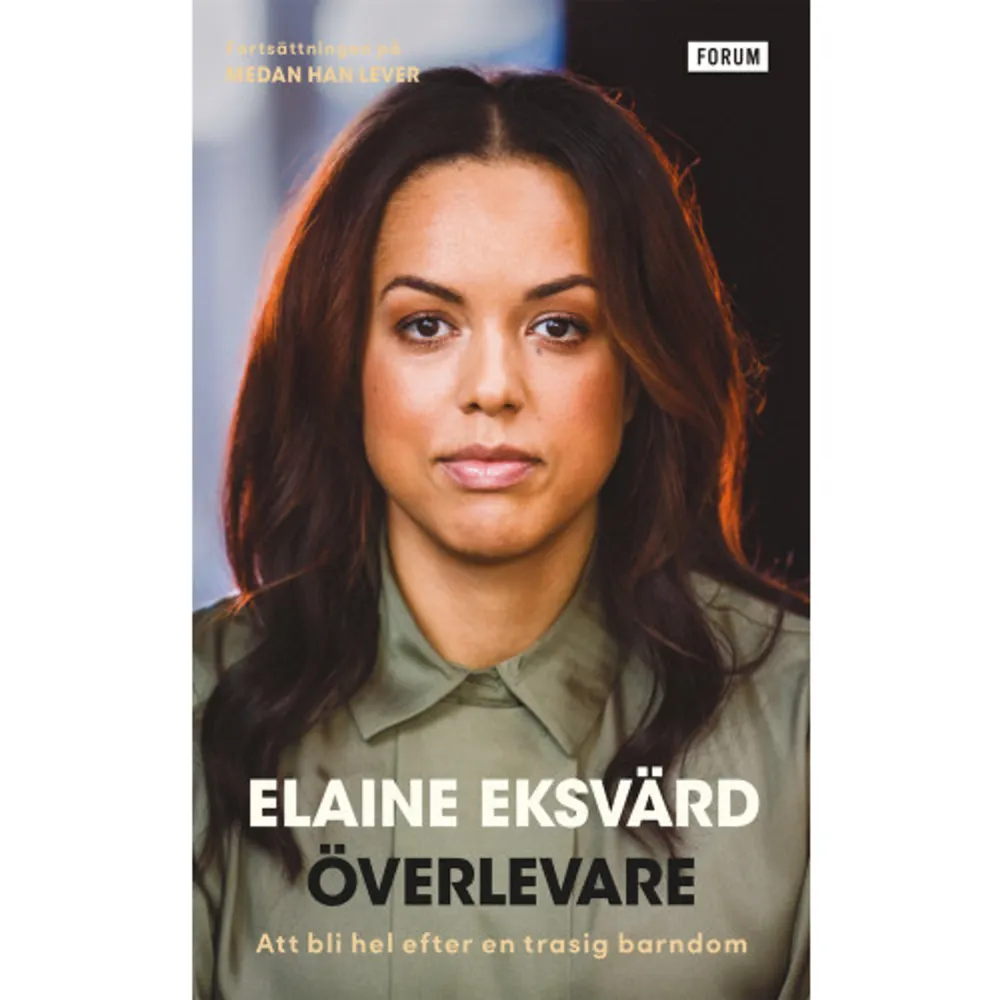 ”Överlevare” är uppföljaren till ”Medan han lever” där Elaine Eksvärd bröt tystnaden om hur pappan utnyttjade henne sexuellt. Nu skildrar hon hur det är att leva med konsekvenserna av övergrepp i barndomen. Elaine skildrar öppenhjärtigt de gånger hon valt fel väg och hur hon satte kärleken på spel – men fick den tillbaka. Hon beskriver hur man kan ta sig vidare, bortom skam och sorg. Det är en bok för den som själv är överlevare, för anhöriga och de som vill förstå dem som blivit sexuellt utnyttjade. Men också en bok för alla med trasig barndom som önskar ett helt vuxenskap. Elaine Eksvärd är grundare till föreningen Tre ska bli noll som jobbar mot sexuella övergrepp där barn vistas. Hennes bok ”Medan han lever” har sålt i 80 000 exemplar.    Format Pocket   Omfång 269 sidor   Språk Svenska   Förlag Bokförlaget Forum   Utgivningsdatum 2021-07-15   Medverkande Kerstin Hanson   ISBN 9789137501628  . Böcker.