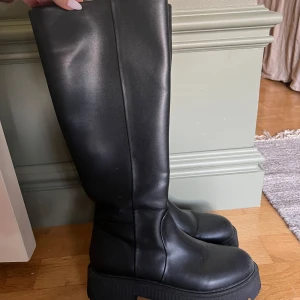 Stövlar - Stövlar från Ginatricot.  