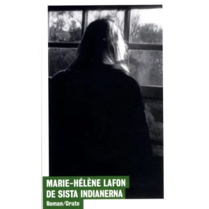 De sista indianerna (bok, danskt band) - Syskonen Marie och Jean är båda ogifta och barnlösa. Hela Maries tillvaro utspelas i skuggan av en förtryckande, allenarådande modersgestalt. Efter föräldrarnas död bor syskonen ensamma kvar i familjegården på den franska landsbygden. Lantbruket är nedlagt, livet glädjelöst. Hos lantbrukarna, deras grannar mitt över vägen, lever man däremot fullt ut i nuet och för framtiden. Från sin utpost vid fönstret registrerar Marie stillatigande deras förehavanden in i minsta detalj. En dag kommer hon och brodern att vara borta utan att lämna några spår efter sig. Instängda i sitt revir är de "de sista indianerna". Med sitt distinkta, starkt personliga språk har Marie-Hélène Lafon skapat en djupt berörande berättelse. En sorgesång över ett förspillt kvinnoliv. Marie-Hélène Lafon, född 1962, växte upp på föräldrarnas bondgård i Cantal, ett landskap som intar en central plats i hennes verk. Lafon är sedan 1980 bosatt i Paris där hon undervisar i klassiska språk. Av hennes åtta böcker är "De sista indianerna" den andra som översatts till svenska. Marie-Hélène Lafon tilldelades 2016 det prestigefulla Prix Goncourt de la nouvelle. Förlaget har tidigare utgivit "Annonsen" (2013). "Efter en halv sida, två meningar är jag fast, i det gamla huset med syskonen som bara väntar ut tiden, Marie och Jean, som inte stör varandra längre. (...) Modern höll alla i sitt järngrepp, lärde barnen att vara förmer, att aldrig gifta ner sig, talade i ordstäv, granskade allt. Och sen blev det försent. Barnen är gamla nu, Marie och Jean, men de upprätthåller den utstakade ordningen, och allt det här är oupphörligen intressant, romanen lever i stilen, i de långa meningarna, som snor sig runt möblerna, dröjer kvar i andningen efter modern i de långa loja eftermiddagarna." Kulturnytt, SR "Efter första genomläsningen tänker jag att berättelsen skriver sig fram till ett becksvart mörker. Det finns ingen nåd för de kvarglömda syskonen, bara döden att vänta. Men romanens egensinniga stil är samtidigt uppfordrande, lockar till omläsning och en vilja att förstå vad den här texten gör." Svenska Dagbladet "Den franska författaren Marie-Hélène Lafons flödande, adjektivsnåla och dialogfria text suger in läsaren i en tät sorgesång som är detaljrik och distanserad, men också underbart ömsint." BTJ-häftet "De sista indianerna är en osentimental men vackert vemodig skildring av ett liv som aldrig fick levas och av förändringens ofrånkomlighet." Fria Tidningar    Format Danskt band   Omfång 138 sidor   Språk Svenska   Förlag Elisabeth Grate Bokförlag   Utgivningsdatum 2017-03-28   ISBN 9789186497552  