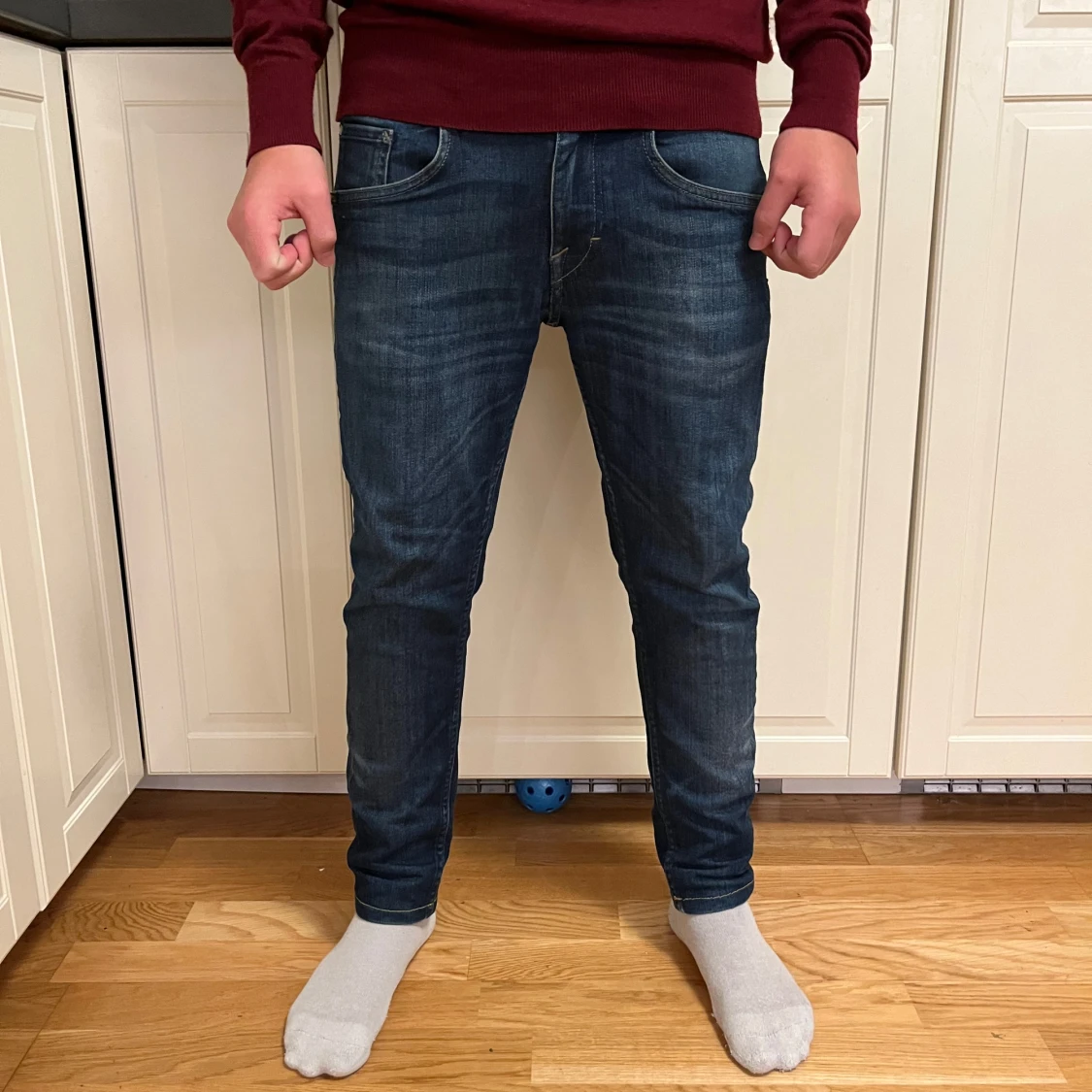 Mörkblå jeansbyxor