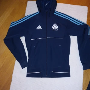 Marseille windbraker/Träningsjacka (Adidas) 7/10 skick, andvänd - Som sagt bra skick, storlek XS. Andra frågor kan diskuteras via DM!