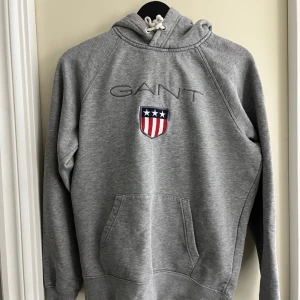 Gant hoodie - Grå Gant hoodie, storlek S