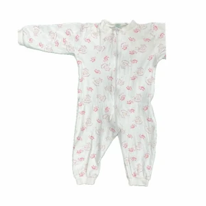 Pyjamas - Pyjamas med öppning ner längst benet för att smidigt kunna klä på och av.