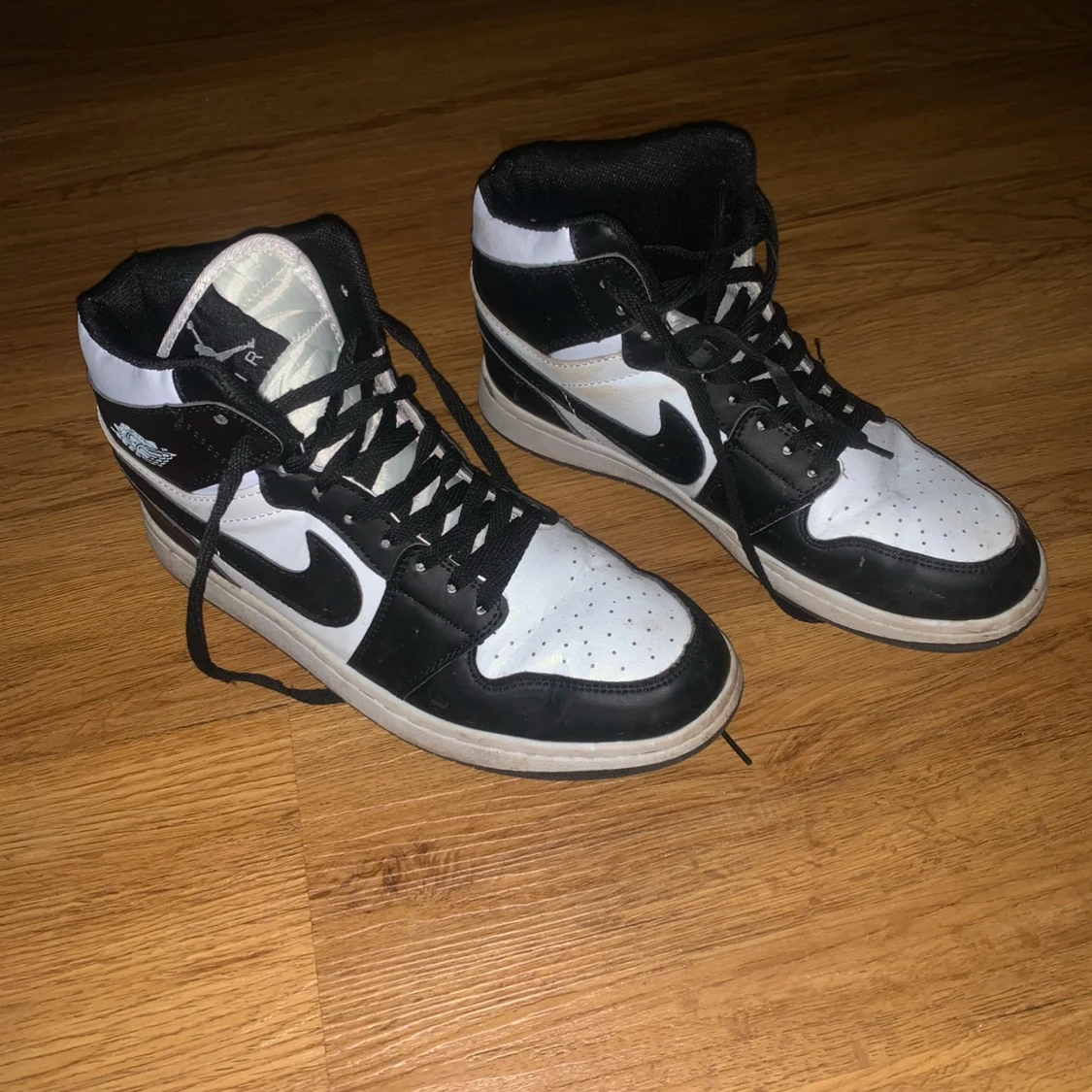 Svartvita Nike Air Jordans - 90