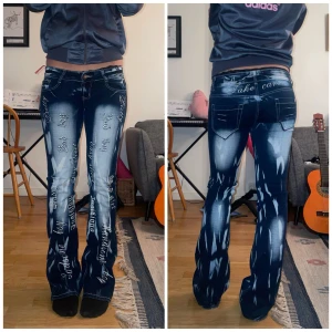 Crazy age jeans - Väldigt fina, bootcut, lågmidjade crazy age jeans. Helt utan skador! Kan annars byta med ett par andra crazy age (eller andra jeans).   Midjemått: 35-40cm (stretch)  Innerbenet: 82cm