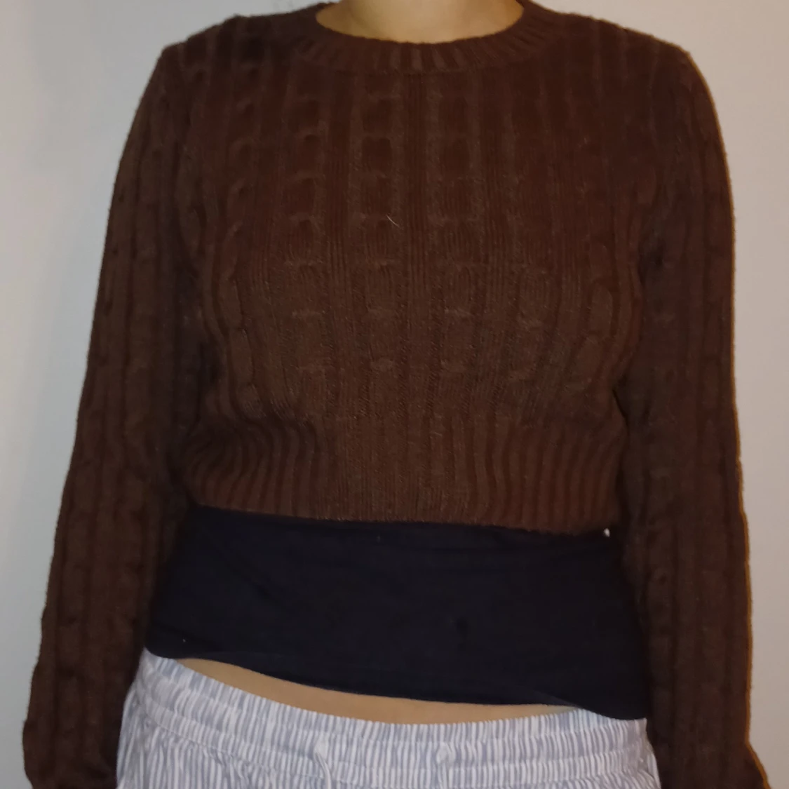 Brun stickad tröja