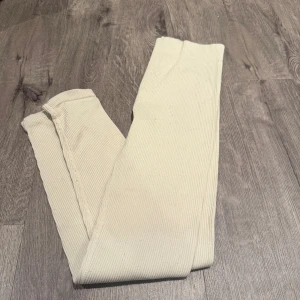 Ribbade tights  - Fina byxor ifrån Zara. Passar M/L 180kr med frakt 