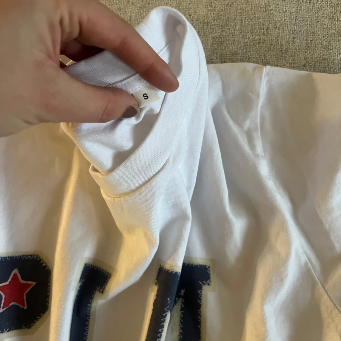 Vit t-shirt med PIM-tryck - 28