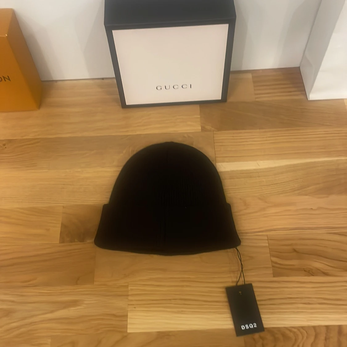 Svart mössa från DSQ2 - 90