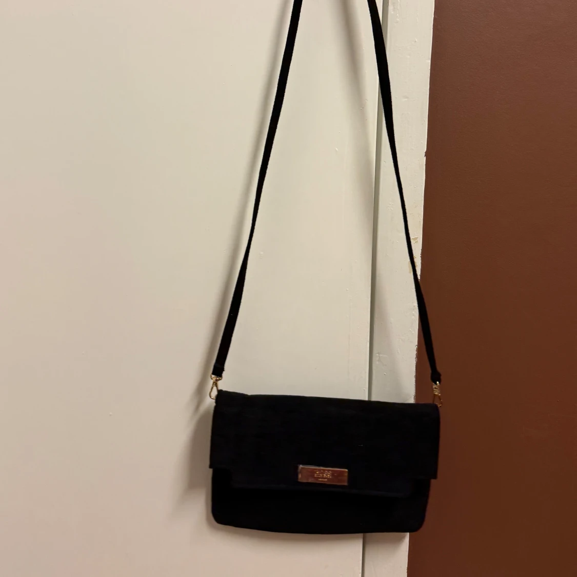 Svart axelväska från Hugo Boss perfume🥰 - 92