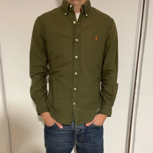 Ralph lauren skjorta - Säljer min Ralph Lauren skjorta i oxford Den är i storlek S och är slim fit. Skjortan är i nyskick. Fin färg som passar till hösten. Köptes för 1200 kr. Pris kan diskuteras vid snabb affär