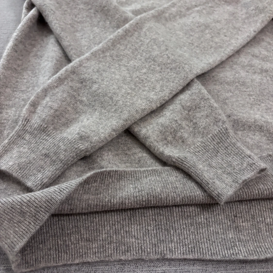 Grå kashmirtröja från Hircus - 92