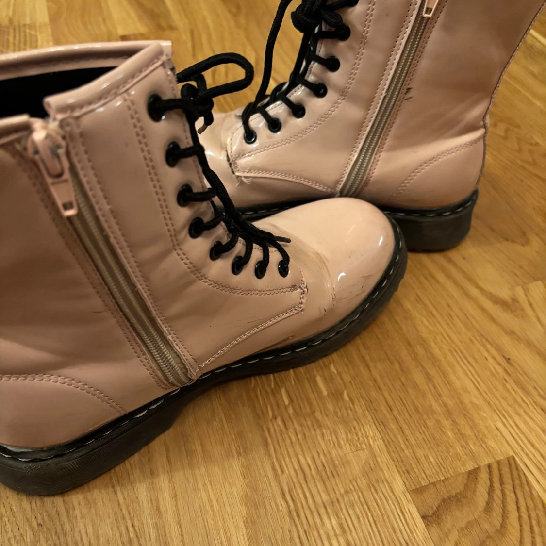 Rosa boots med snörning och dragkedja - 90