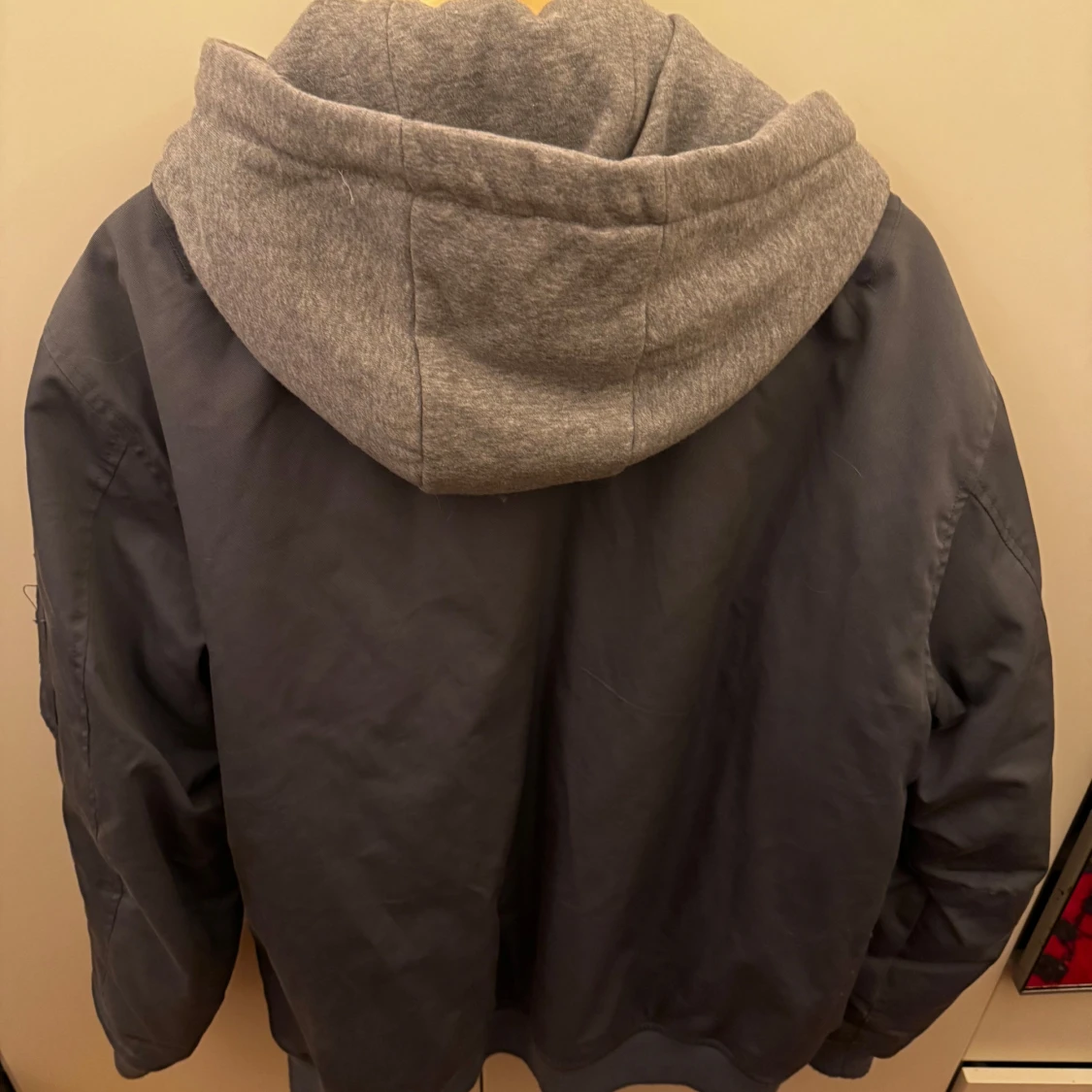 Bomberjacka med grå huva från Reserved - 90