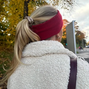 Pannband i kashmir  - Säljer pannband i kashmir tillsammans med mitt UF företag ”Carino UF”, har detta tre färger inne samt fler färger, skicka om ni är intresserade❣️❣️😻🙏🏼